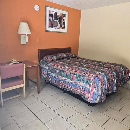 Carpet Inn Опелика Экстерьер фото