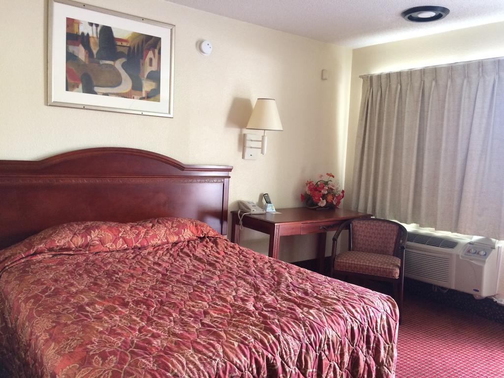 Carpet Inn Опелика Экстерьер фото