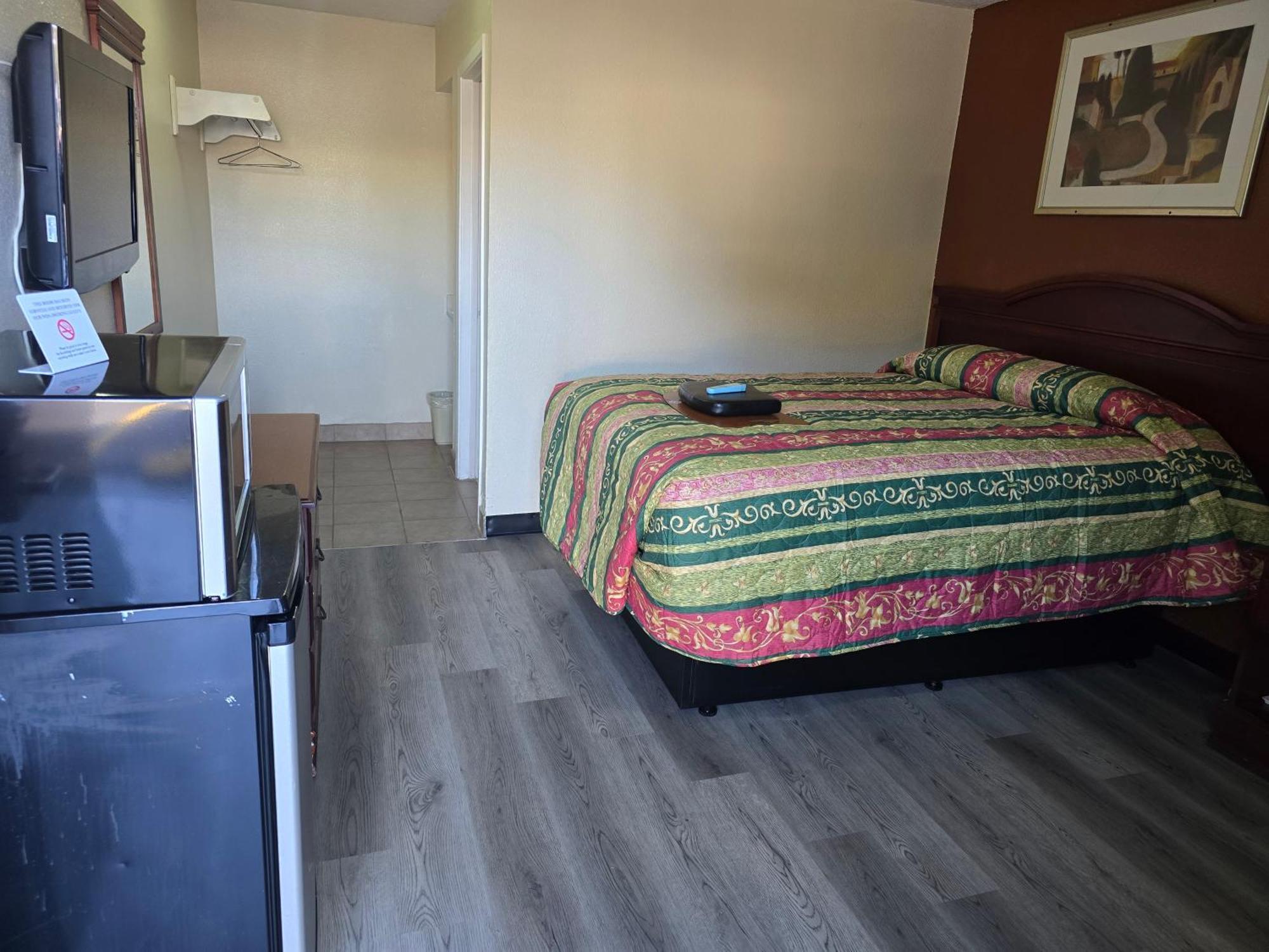 Carpet Inn Опелика Экстерьер фото
