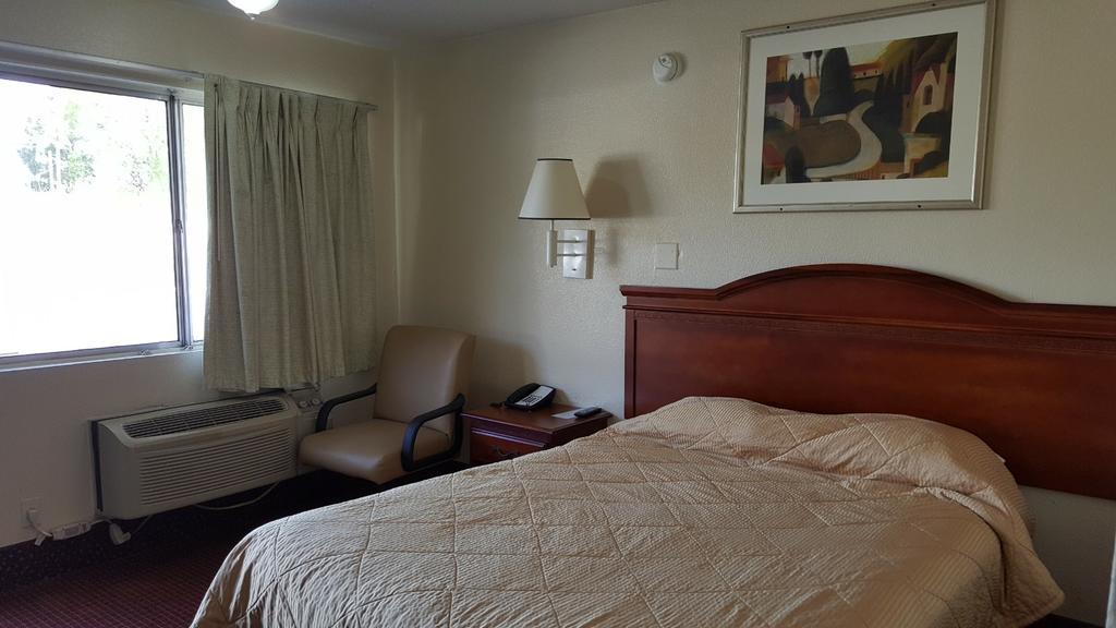 Carpet Inn Опелика Экстерьер фото