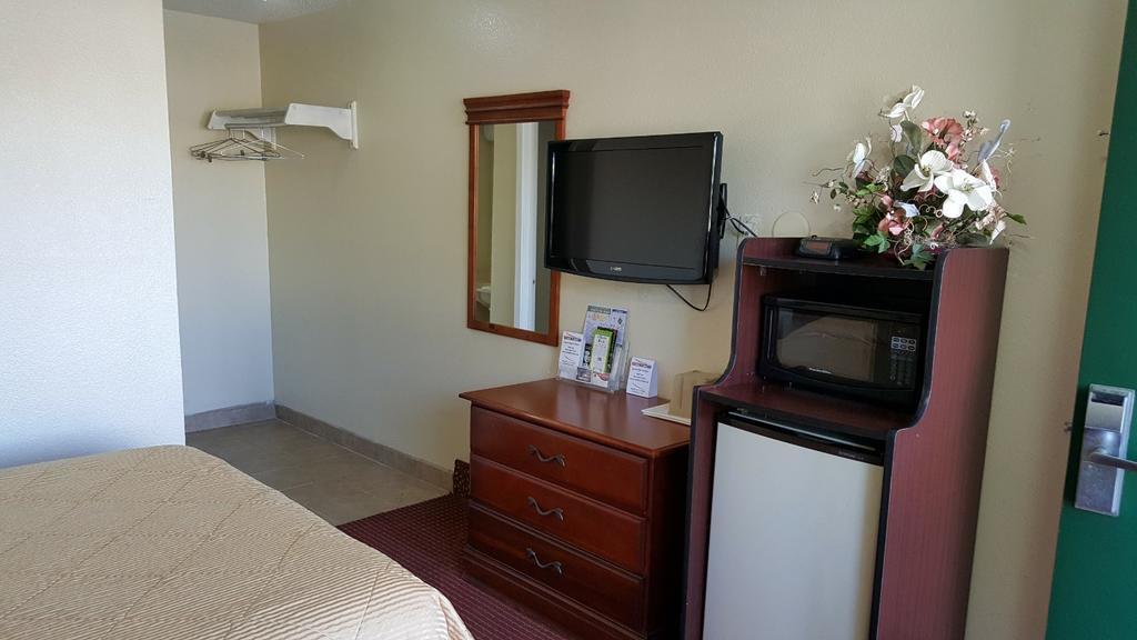 Carpet Inn Опелика Экстерьер фото