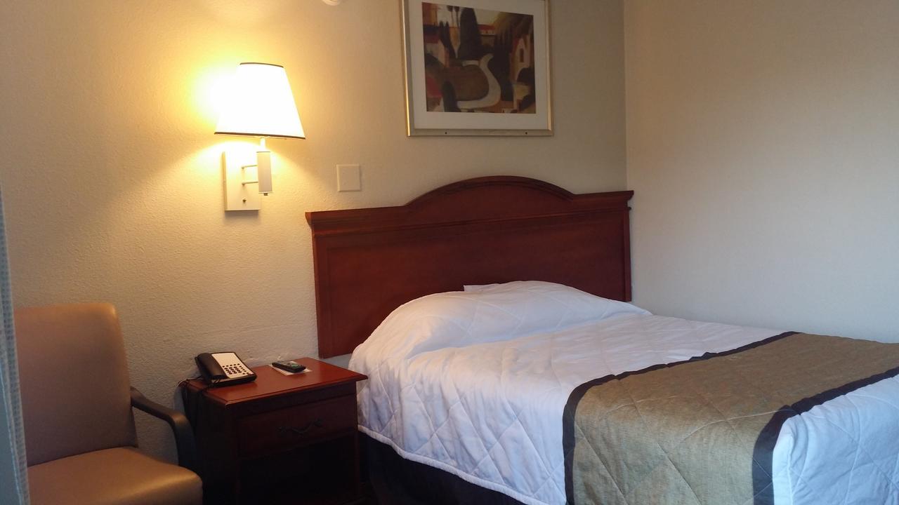 Carpet Inn Опелика Экстерьер фото