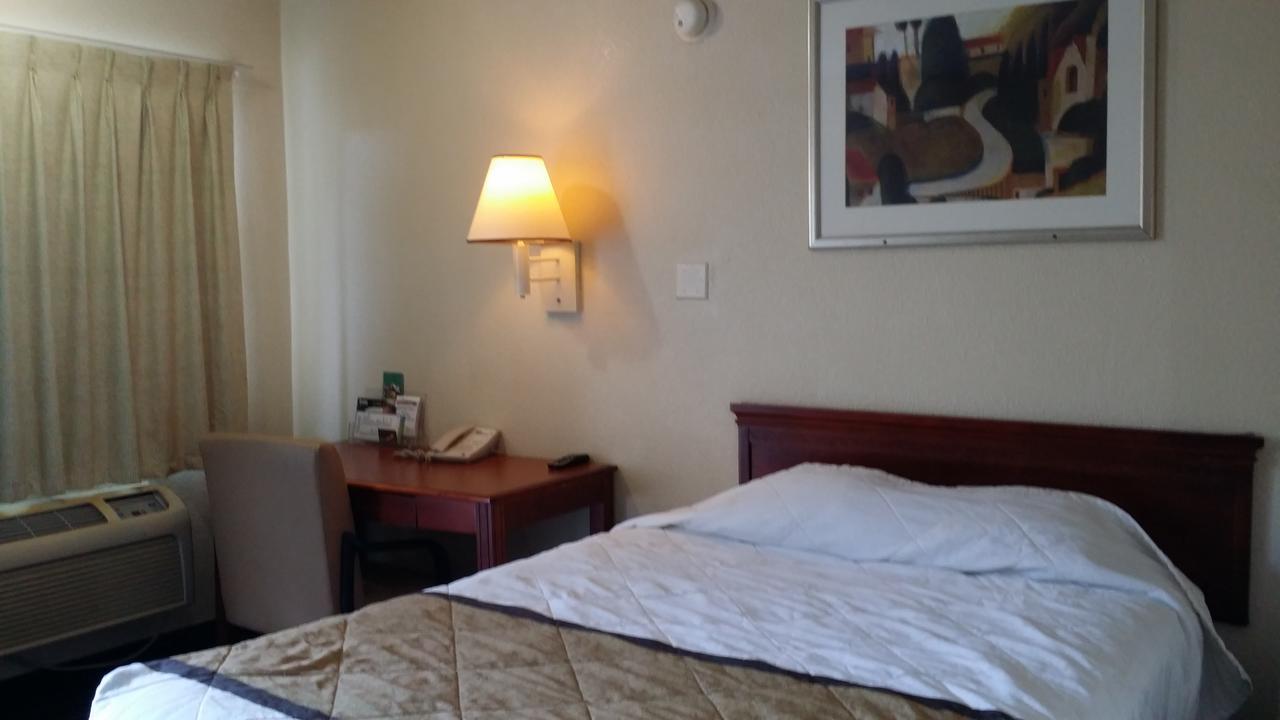 Carpet Inn Опелика Экстерьер фото