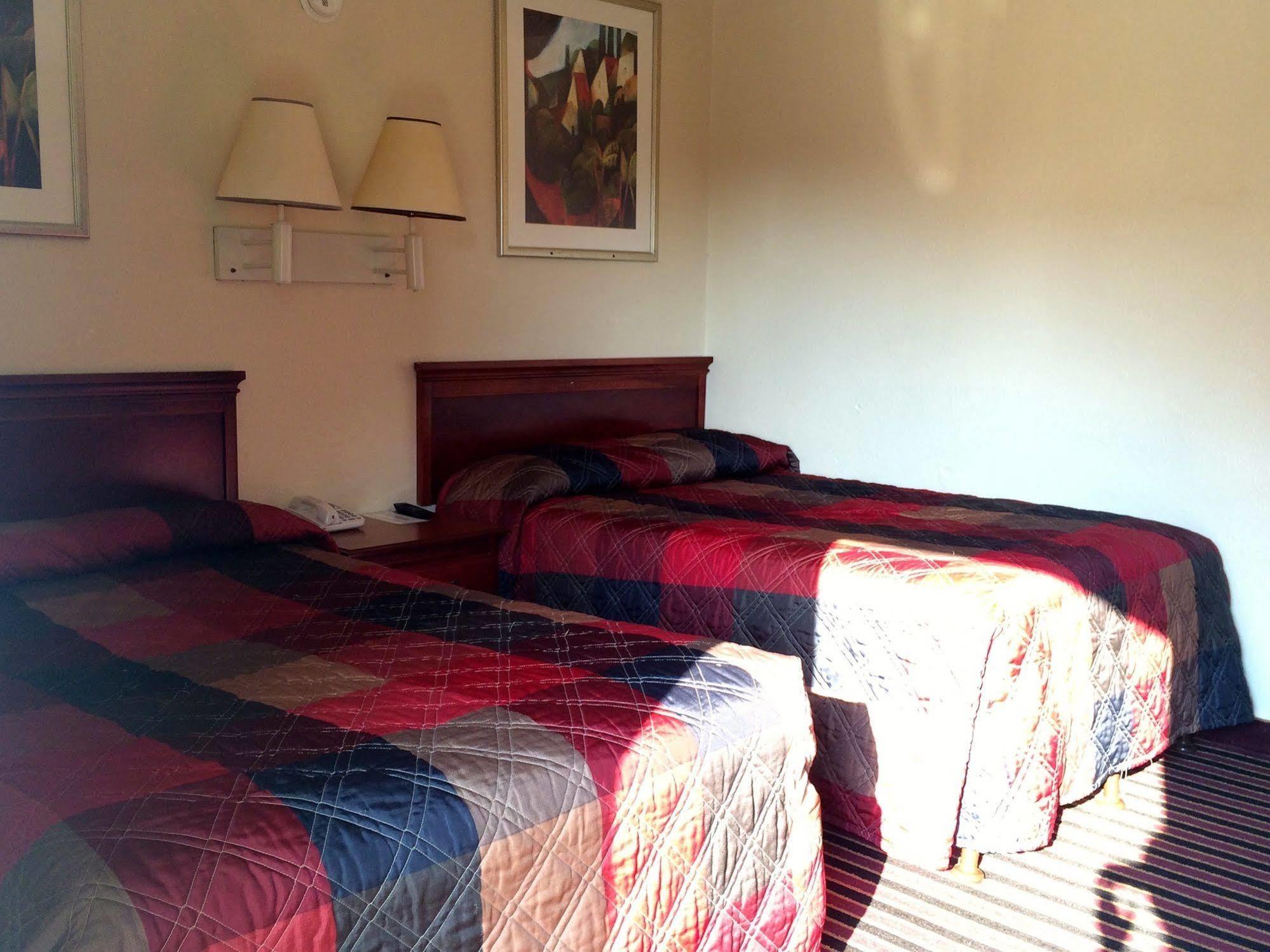 Carpet Inn Опелика Экстерьер фото