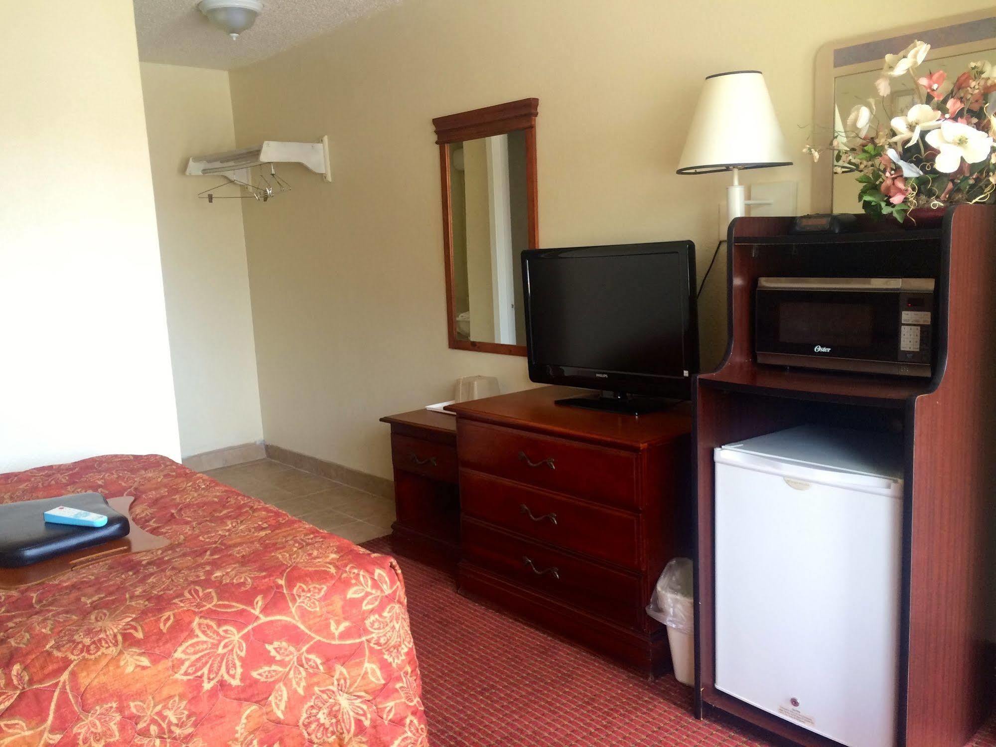 Carpet Inn Опелика Экстерьер фото